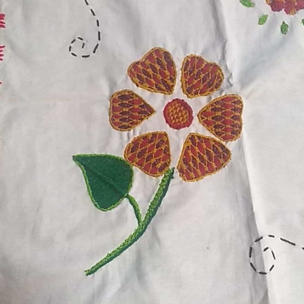 Hand embroidered - Picture 2 of 5